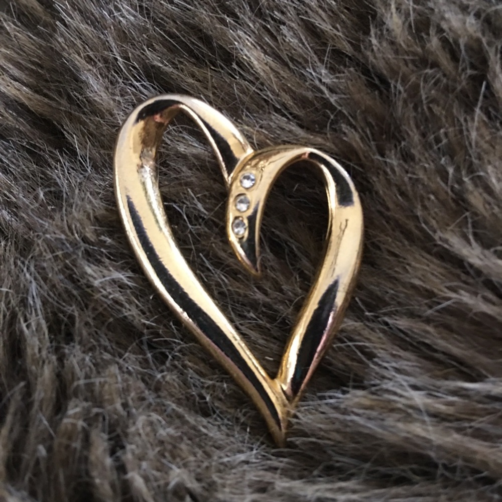 Vintage gold tone rhinestone heart pin brooch